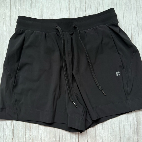 Explorer Drawstring Shorts
Sweaty Betty - Picture 1 of 3